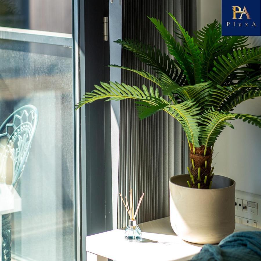 Pluxa Vivid Veranda Beautiful City Centre Apartment With Free Parking Birmingam Exterior foto